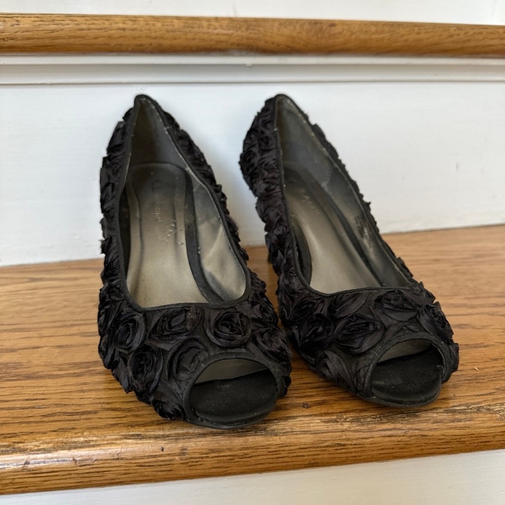 CL Laundry black peeptoe pumps with roses size 11